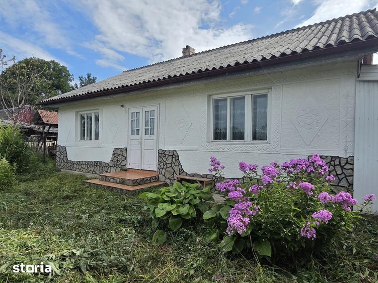 Casă cu 4 camere cu Teren 1500 Mp în Zamostea