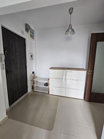 Apartament cu 3 camere semidecomandat în 1 Mai