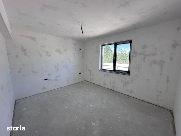 Casă cu 4 camere cu Teren 400 Mp în Domnești