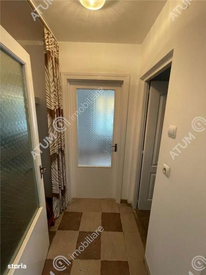 Apartament cu 3 camere semidecomandat în Terezian