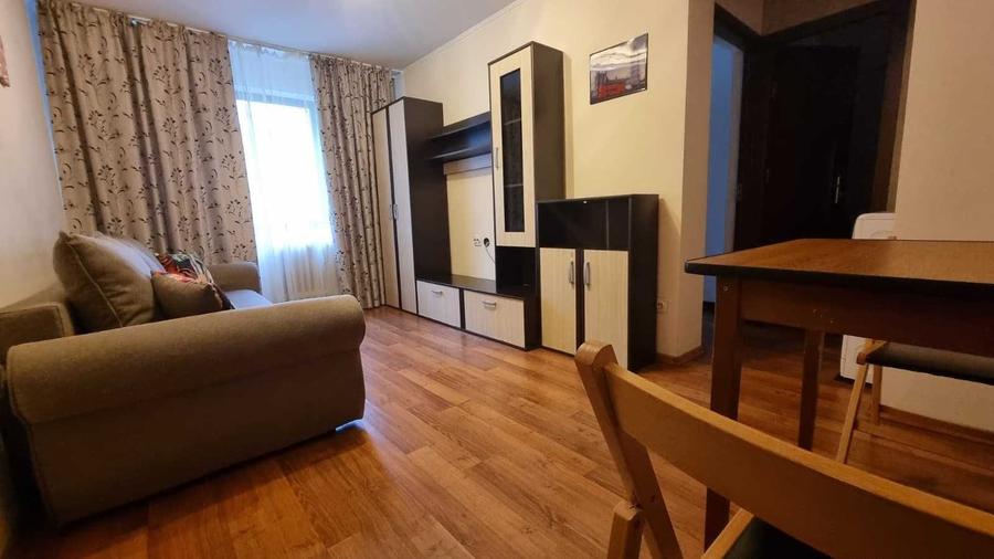 Apartament cu 2 camere semidecomandat în Podu Roș