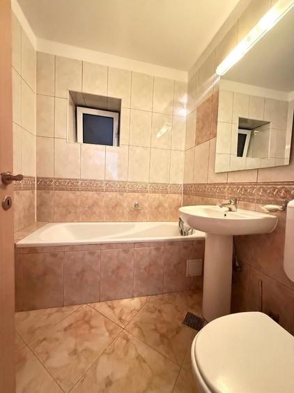 Apartament cu 4 camere decomandat în Splaiul Unirii
