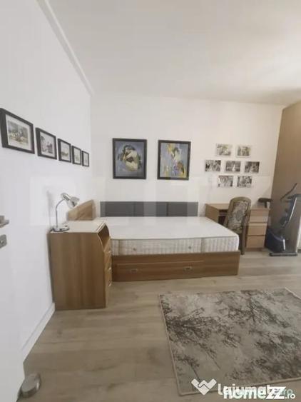 Apartament cu 3 camere decomandat în Tractorul