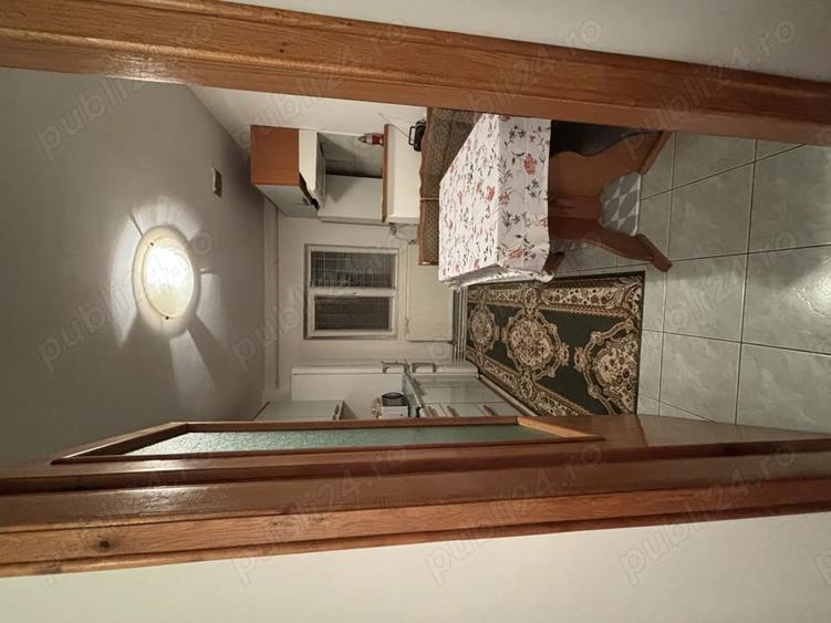Apartament cu 3 camere decomandat, mobilat în Aradului
