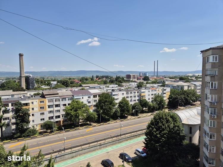 Apartament cu 3 camere semidecomandat în Tache