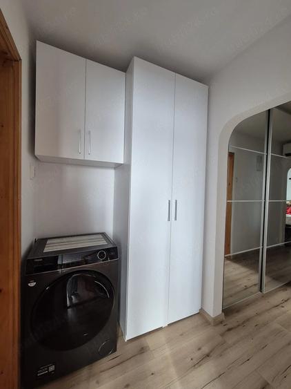 Apartament cu 3 camere semidecomandat, mobilat în Sud