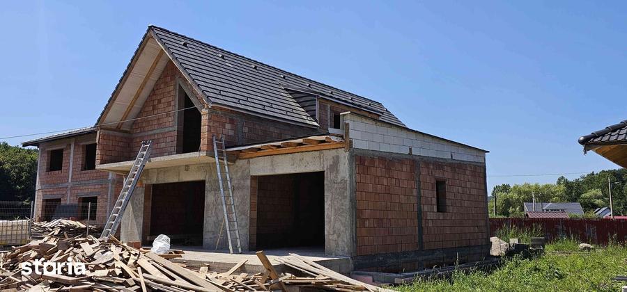 Casă cu 3 camere cu Teren 566 Mp în Corunca