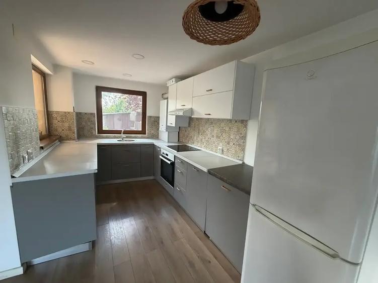 Duplex cu 5 camere cu Canalizare în Central