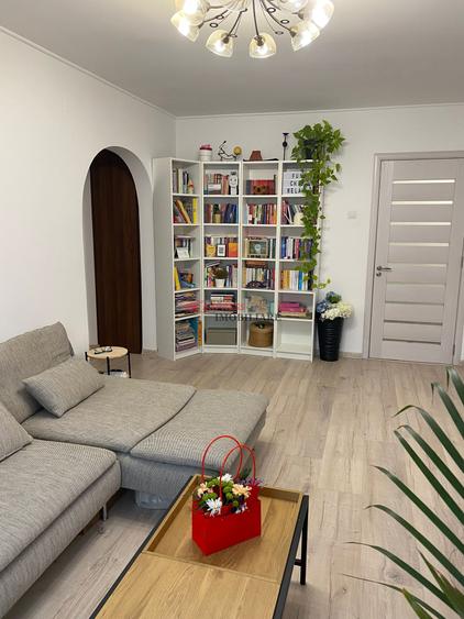 Apartament cu 4 camere semidecomandat în Dristor