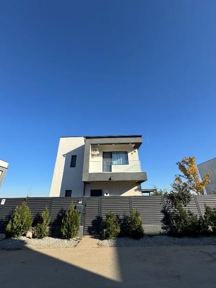 Casă individuală cu 4 camere cu Teren 350 Mp în Tunari