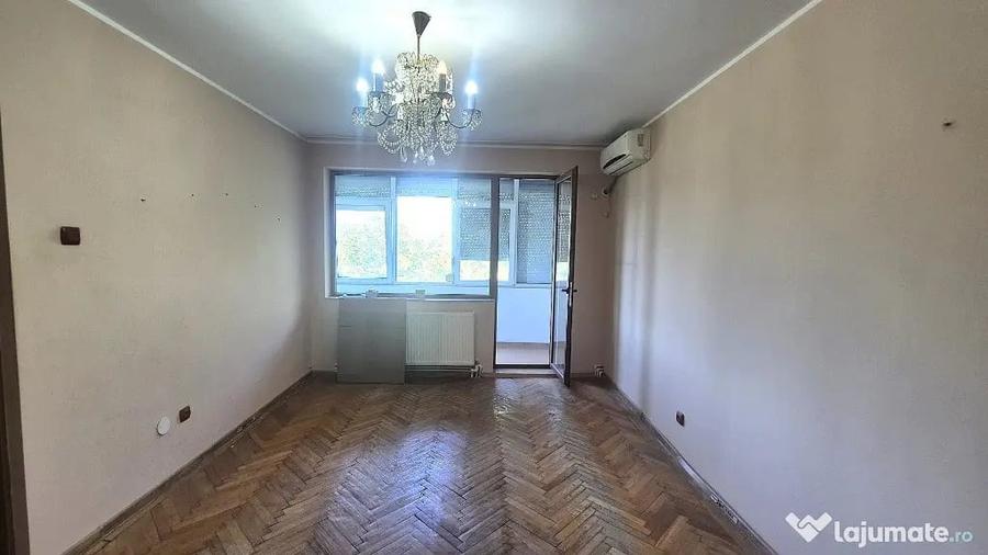 Apartament cu 3 camere semidecomandat în Țiglina 1