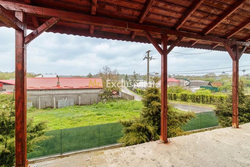 Casă cu 7 camere cu Teren 2000 Mp în Periș