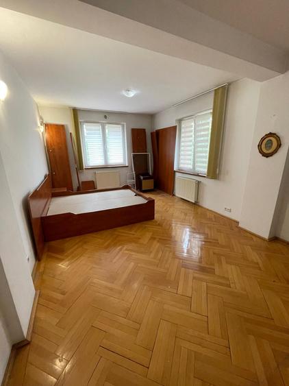 Casă cu 5 camere cu Canalizare în Drumul Taberei