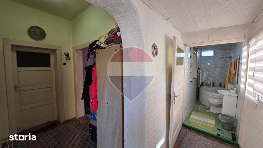 Casă cu 4 camere cu Teren 452 Mp în Central