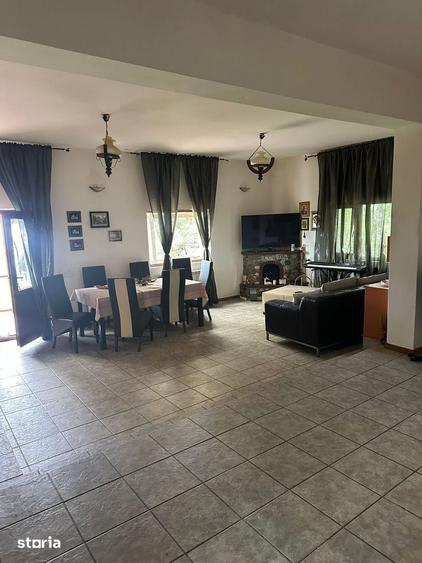 Casă cu 4 camere cu Teren 1200 Mp în Central