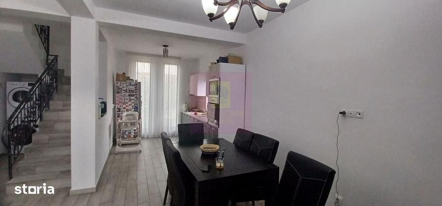 Casă cu 4 camere în Săbăreni
