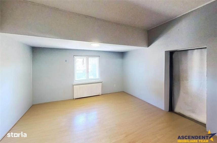 Spațiu comercial, de 790 mp, în Acățari
