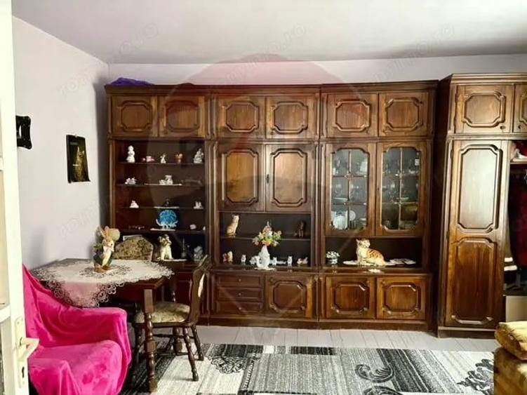 Casă cu 2 camere cu Teren 557 Mp în Central