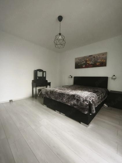 Apartament cu 3 camere semidecomandat în Europa