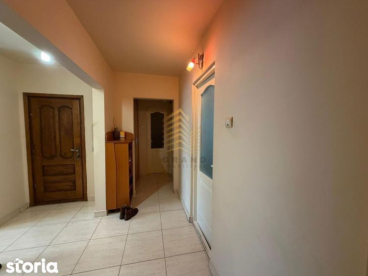 Apartament cu 4 camere decomandat în Decebal