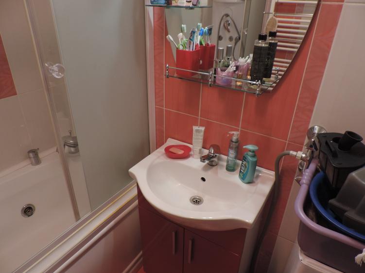 Apartament cu 3 camere decomandat în Mărăței
