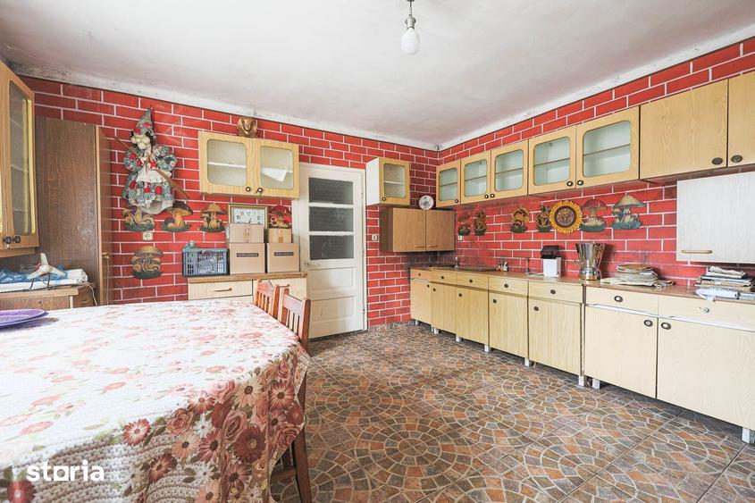 Casă cu 5 camere cu Teren 532 Mp în Pârneava