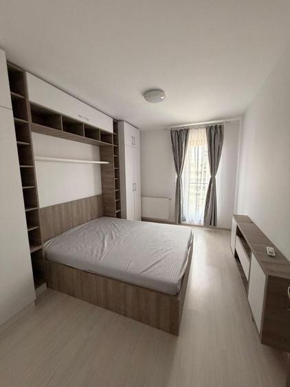 Apartament cu 4 camere decomandat în Băneasa