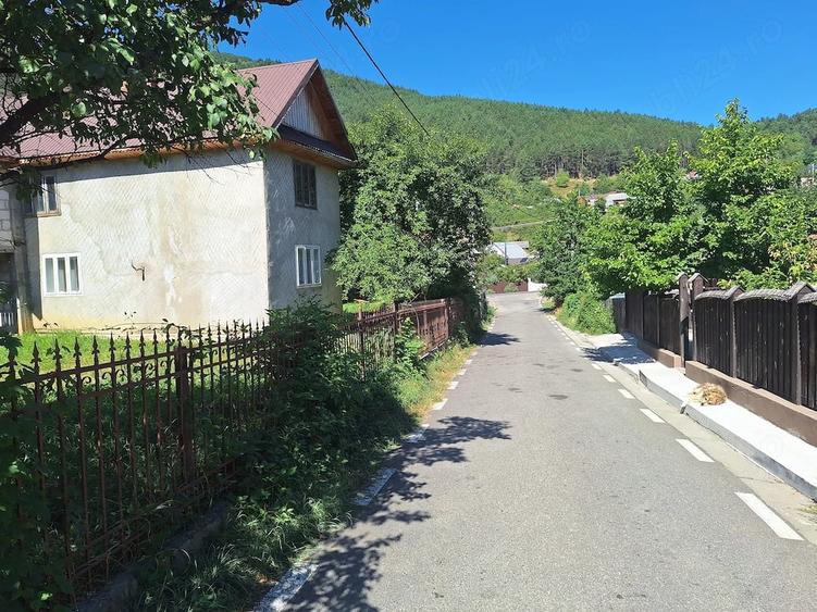 Casă cu 12 camere cu Teren 559 Mp în Tulnici