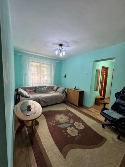 Apartament cu 3 camere semidecomandat, mobilat în Săsar