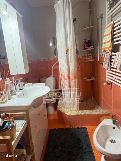 Casă cu 6 camere cu Teren 250 Mp în Ghiroda