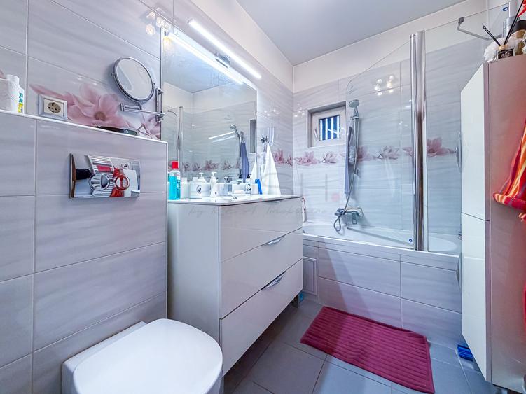 Casă individuală cu 12 camere cu Canalizare în Calea Plevnei