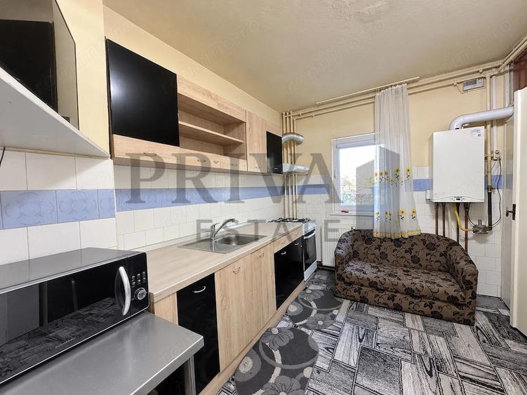 Apartament cu 3 camere decomandat, mobilat în Bucovina