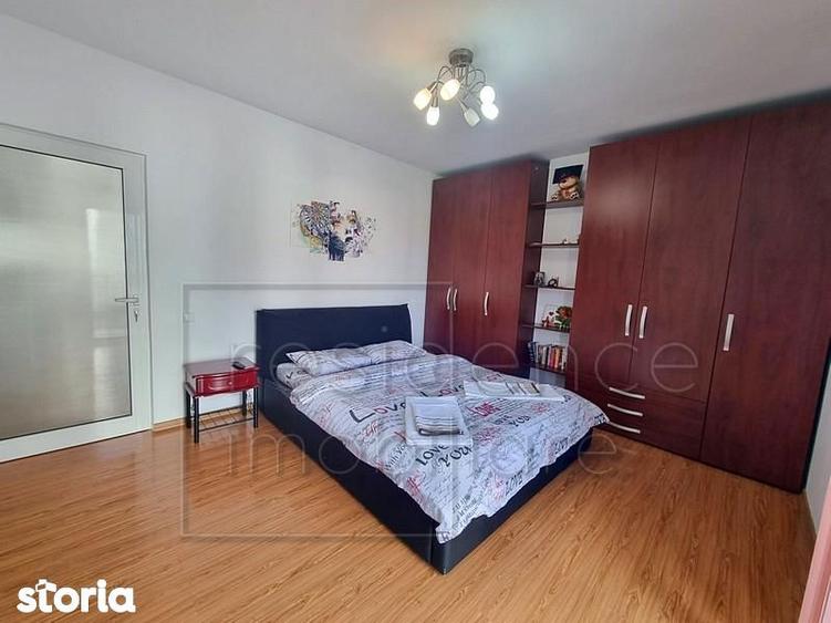 Apartament cu 3 camere semidecomandat, mobilat în Central