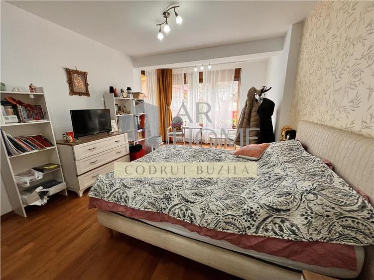 Casă individuală cu 5 camere cu Teren 300 Mp în Sud