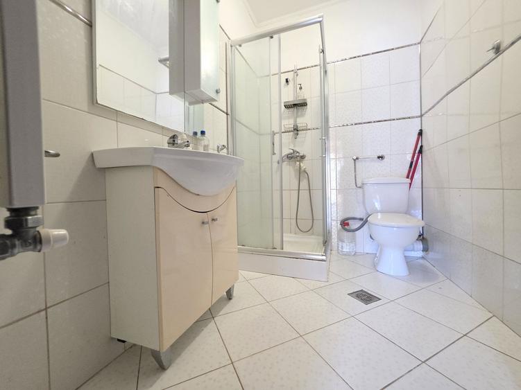 Apartament cu 3 camere decomandat în Aviației