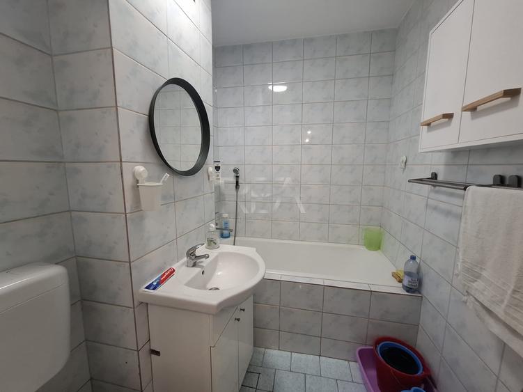 Apartament cu 3 camere decomandat, mobilat în Drumul Taberei