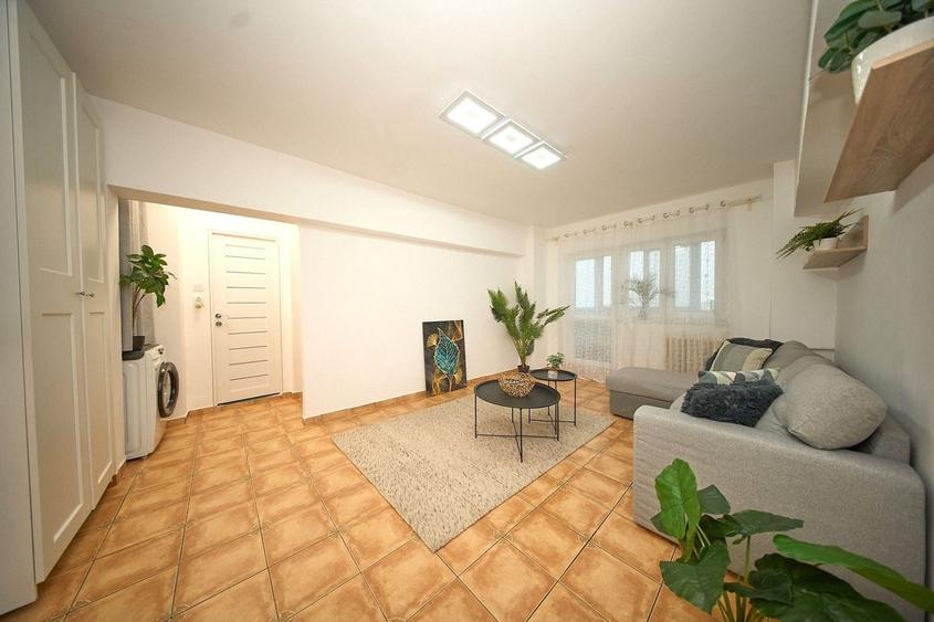 Apartament cu 3 camere semidecomandat în Dristor