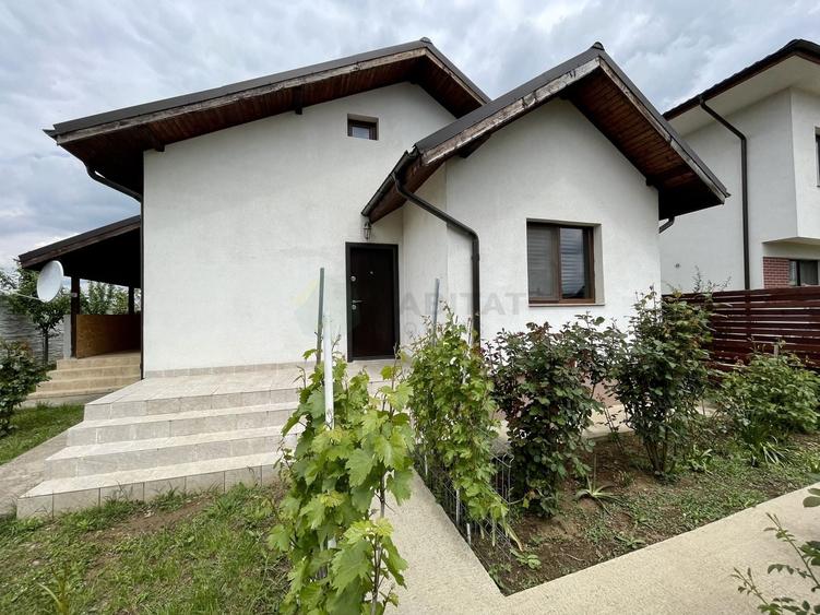 Casă individuală cu 2 camere cu Canalizare în Tunari