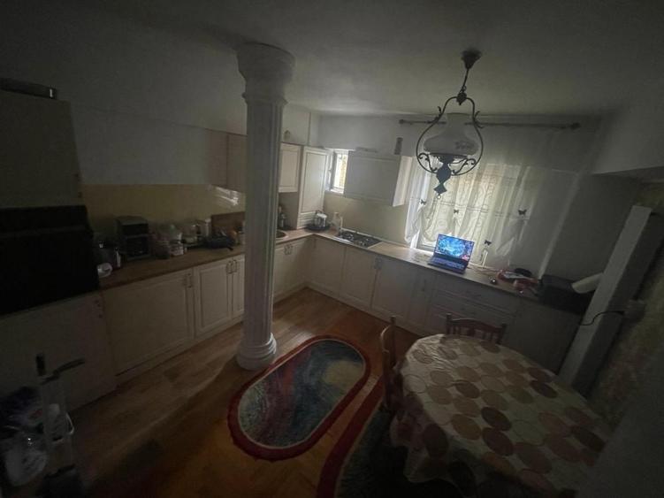 Apartament cu 3 camere decomandat în Exterior Vest