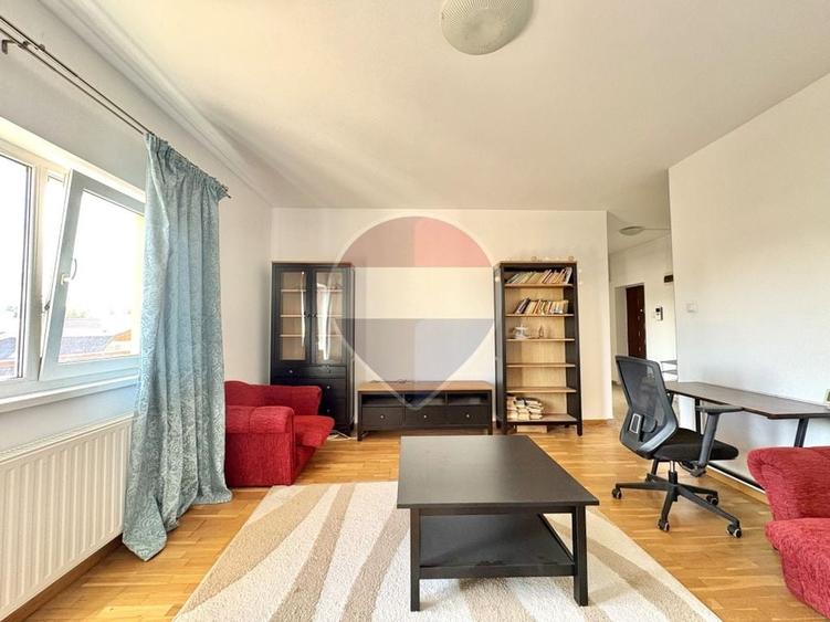 Apartament cu 2 camere decomandat, mobilat în Tractorul