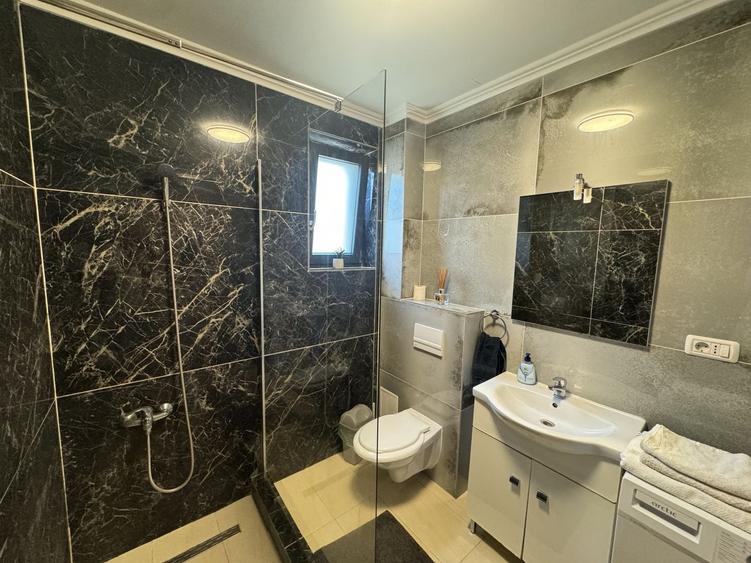Apartament cu 3 camere semidecomandat, mobilat în UTA