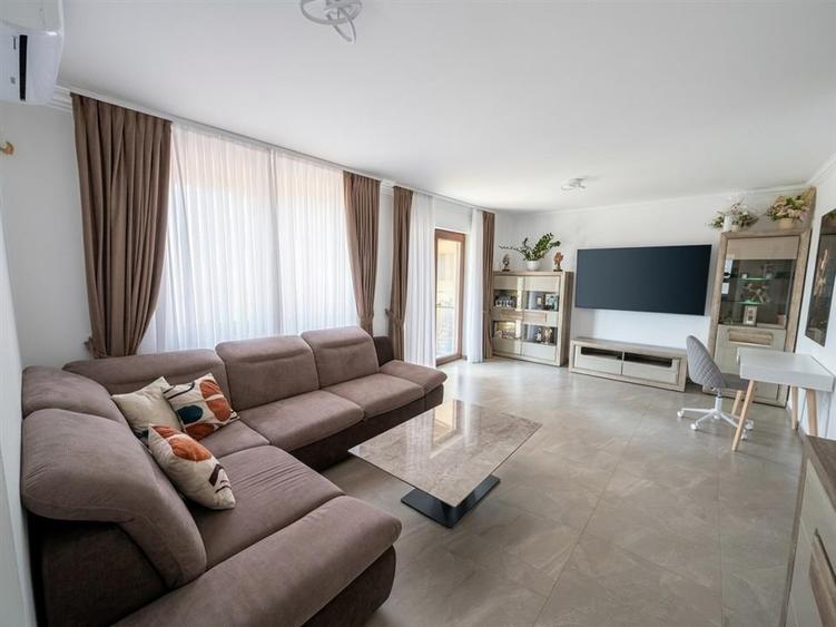 Casă cu 4 camere cu Teren 290 Mp în Sântandrei