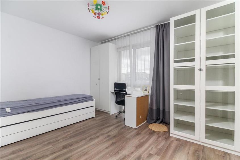 Apartament cu 3 camere semidecomandat, mobilat în Bună Ziua