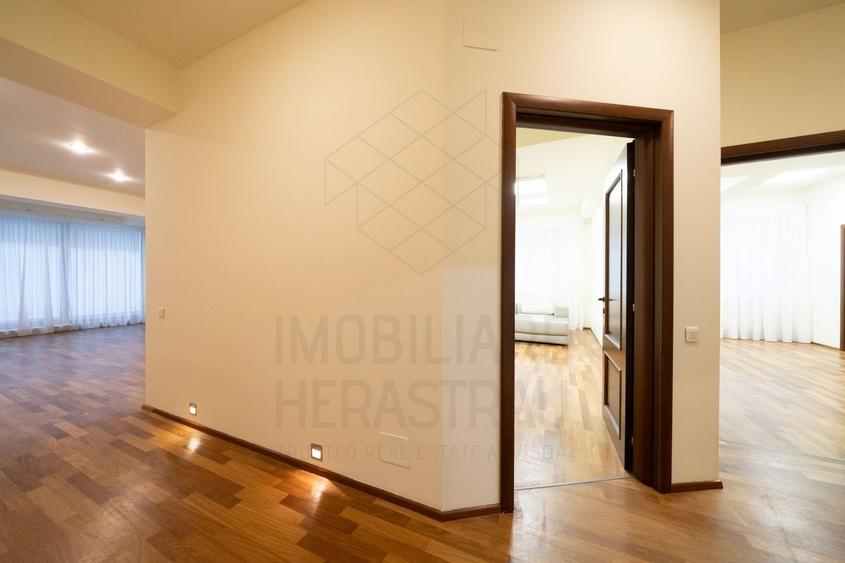 Apartament cu 3 camere decomandat în Șoseaua Nordului