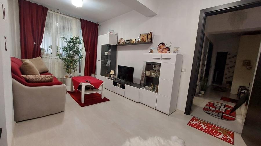 Apartament cu 3 camere decomandat în Bragadiru