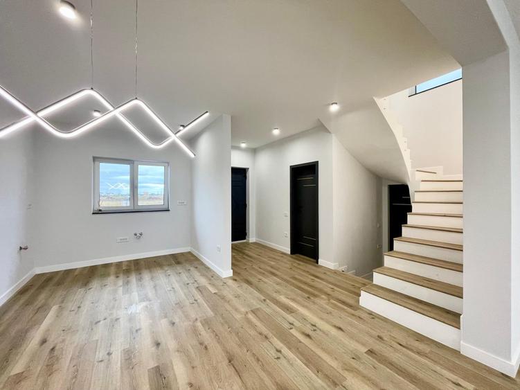 Duplex cu 4 camere cu Canalizare în Moșnița Nouă