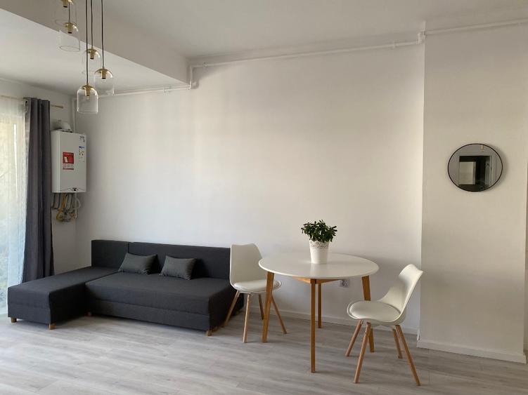 Apartament cu 2 camere semidecomandat în Florești
