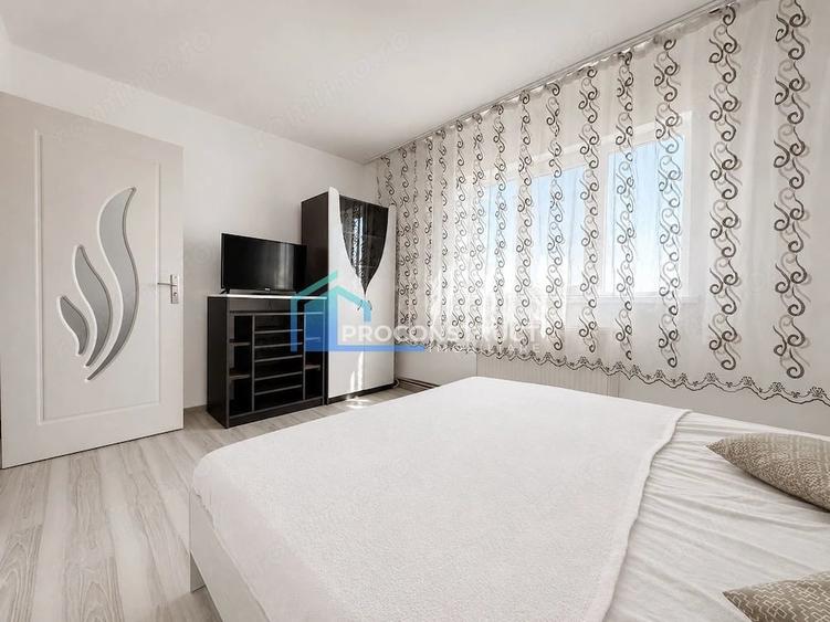 Apartament cu 3 camere semidecomandat în Buziașului