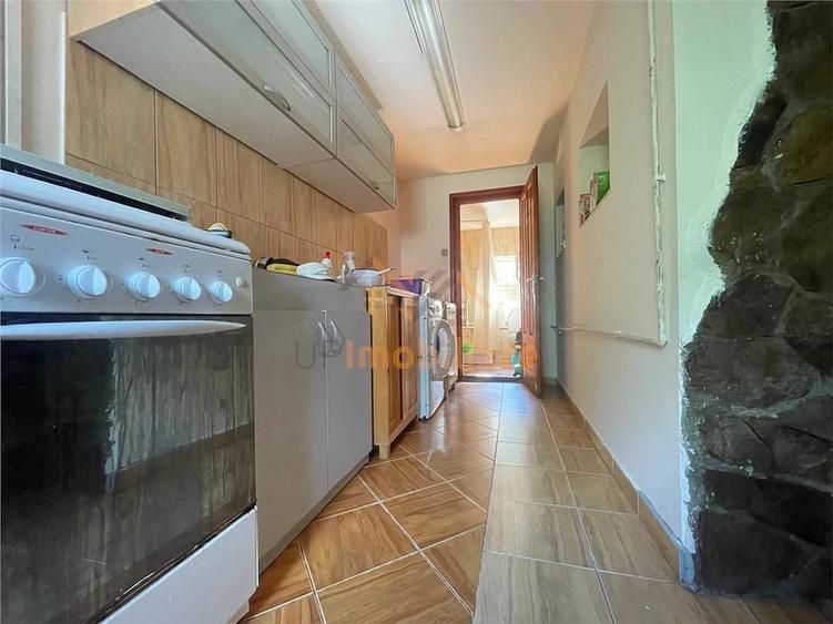 Casă cu 6 camere cu Teren 325 Mp în Remeți