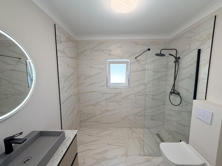 Apartament cu 3 camere decomandat în Exterior Vest